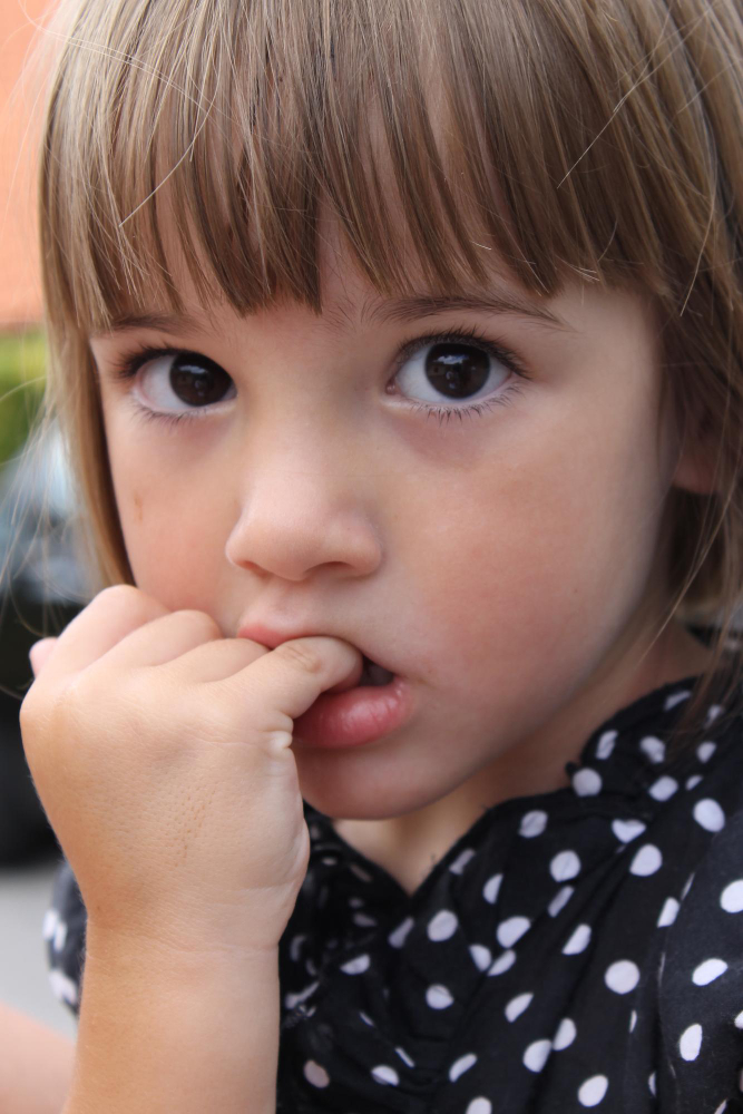 علت ناخن جویدن کودکان و راه های جلوگیری از آن