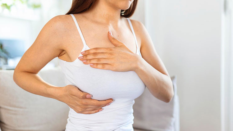 انواع ترشحات سینه، علل و درمان